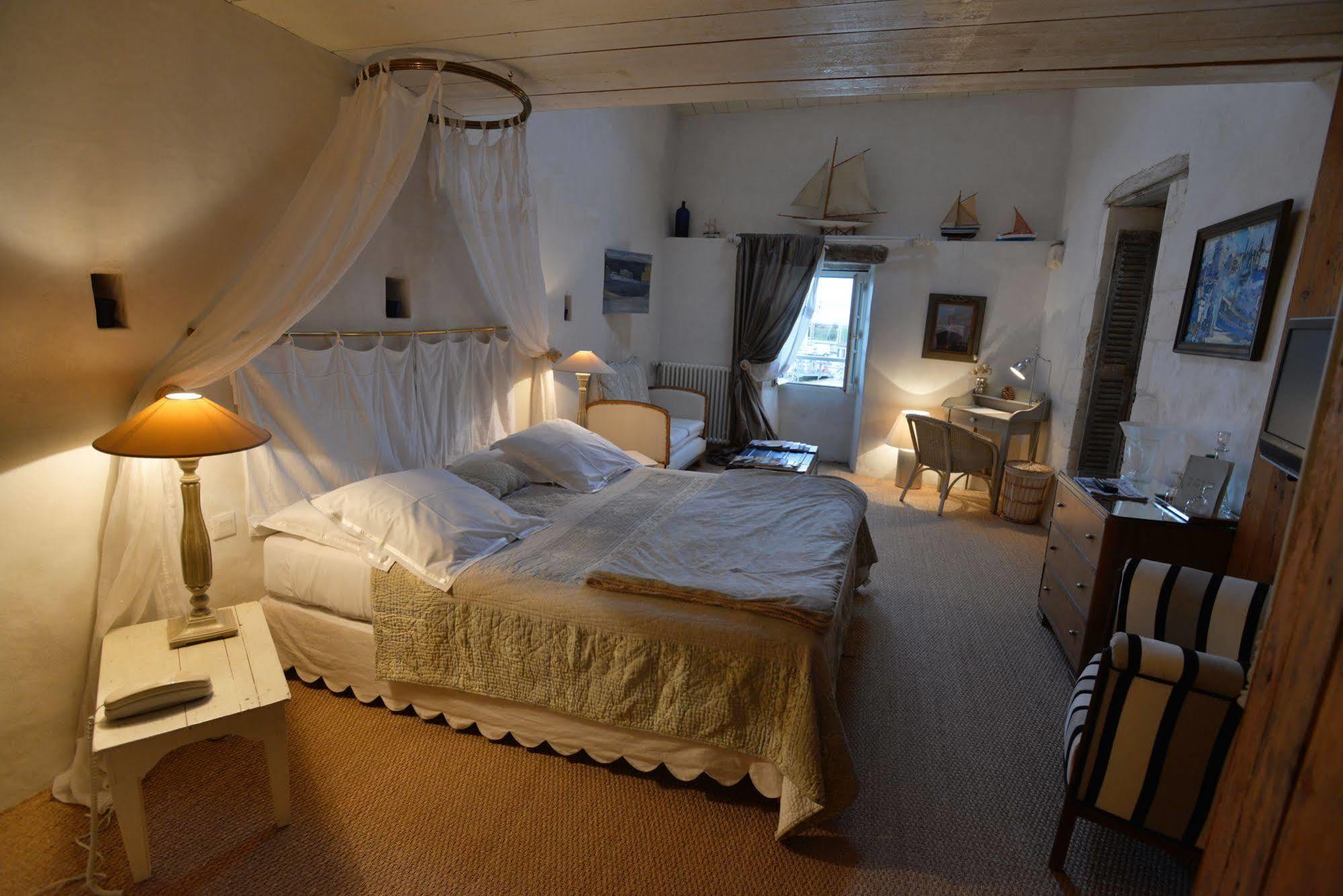 Le Corps De Garde Bed & Breakfast Saint-Martin-de-Re Bagian luar foto