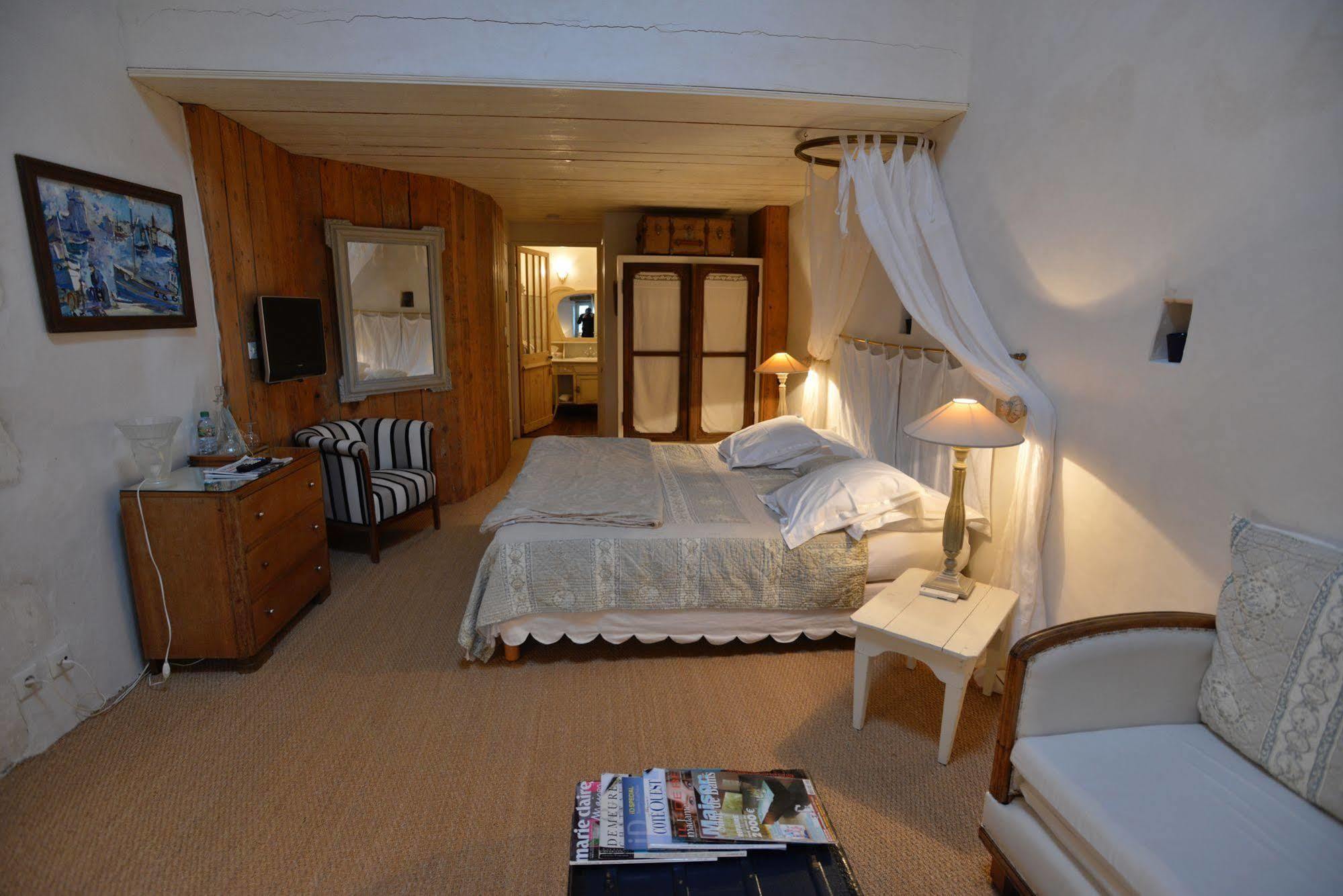 Le Corps De Garde Bed & Breakfast Saint-Martin-de-Re Bagian luar foto